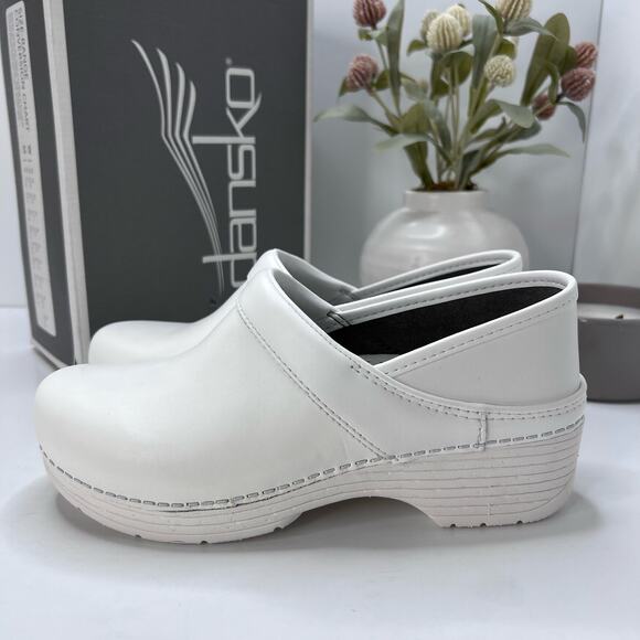 Dansko LT Pro Clog White Box Nursing Shoe Women 38/7.5 NWB Lightweight Comfort - Picture 1 of 11